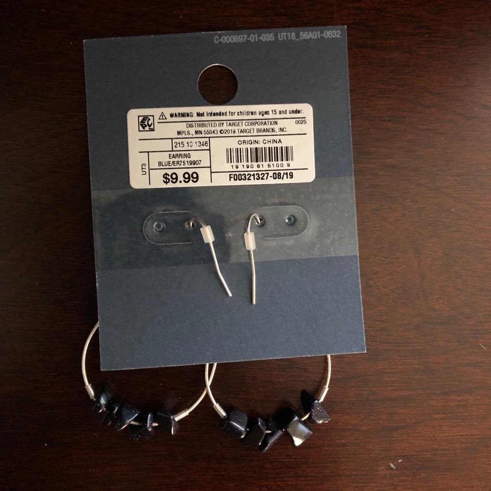 π Universal Thread dangle earrings - Picture 2 of 3